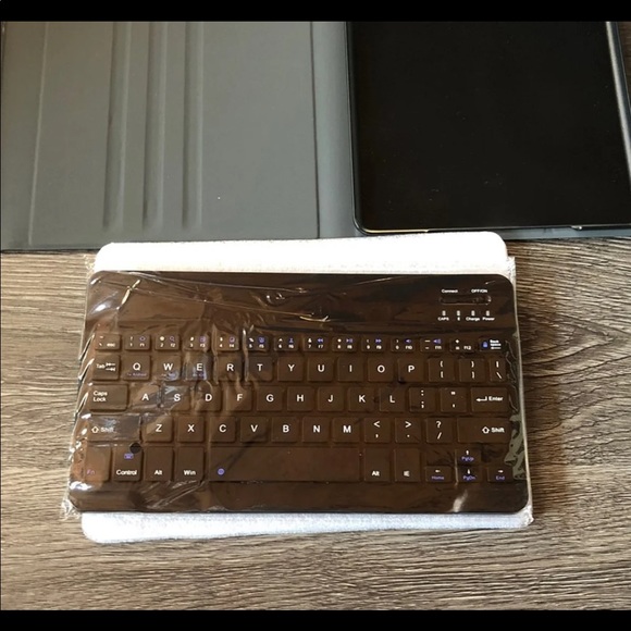 Tablet Keyboard Case - Picture 7 of 7